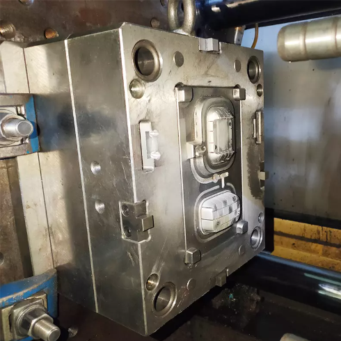 пластиковая литья